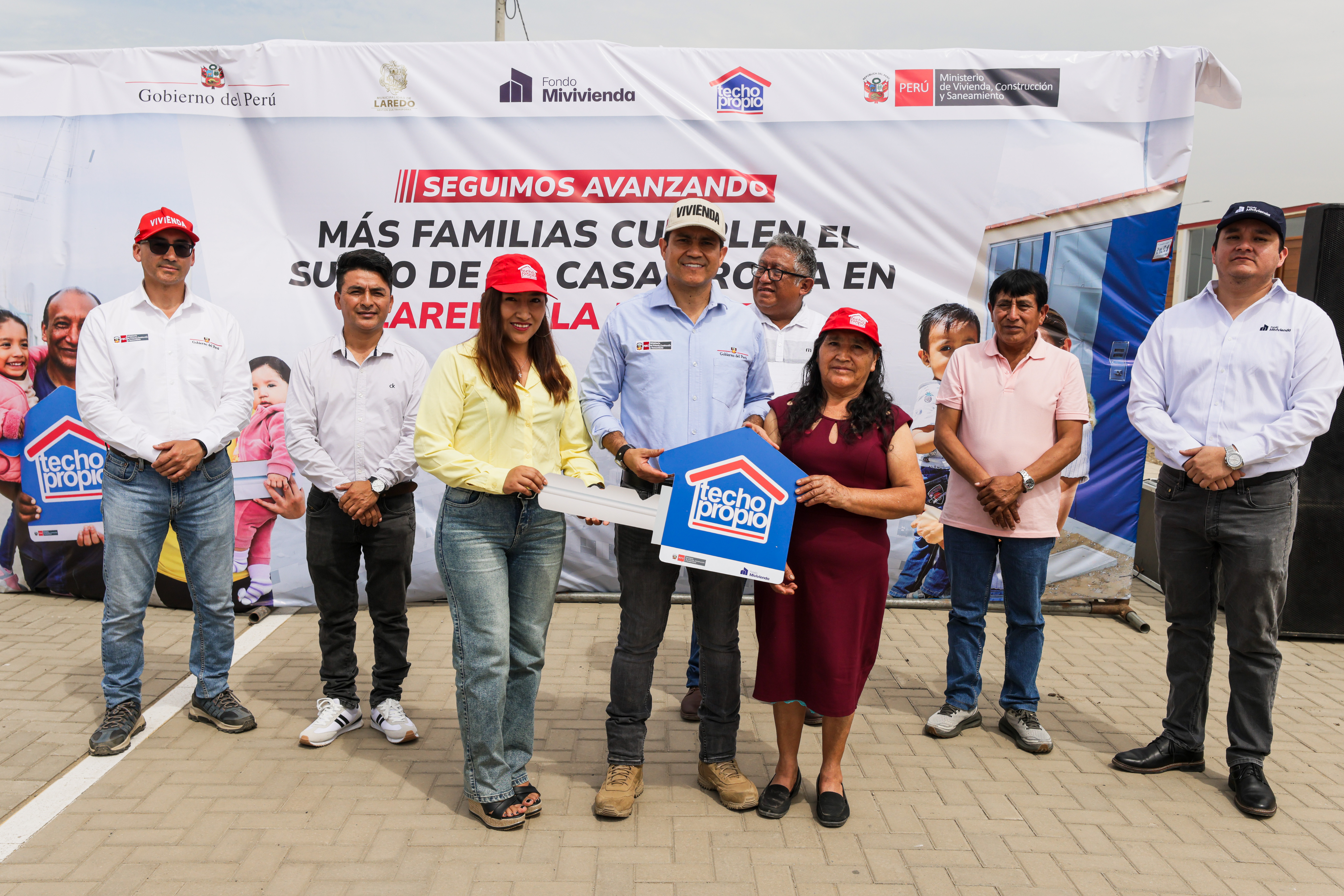 Familias en Trujillo se benefician con viviendas sociales de alcaldía